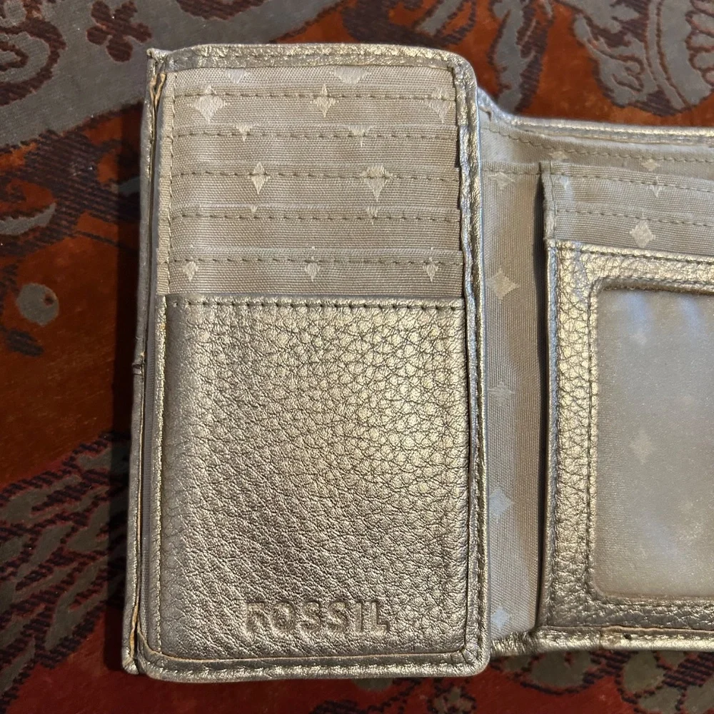 Fossil Metallic Gold/Silver Pebbled Leather Quadfold Wallet Keyhole Logo EUC - Picture 3 of 4